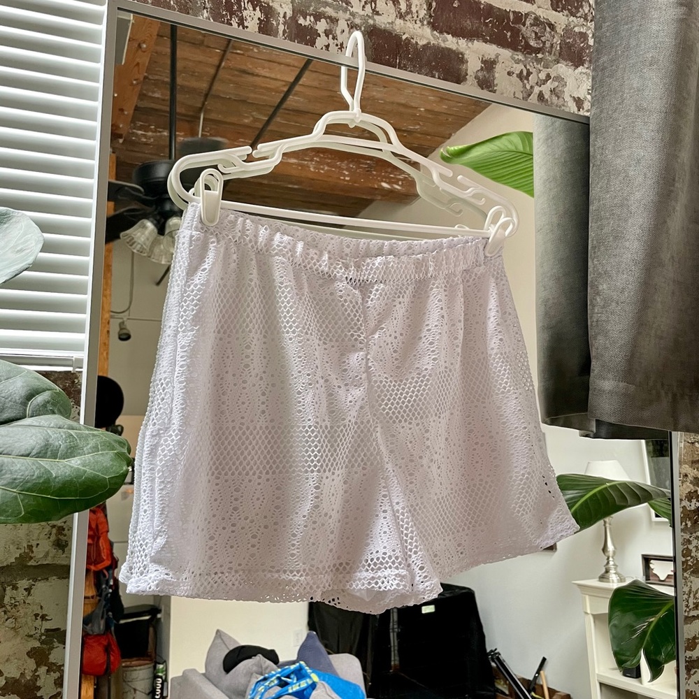 Never Worn In The Style White Shorts - Size 10